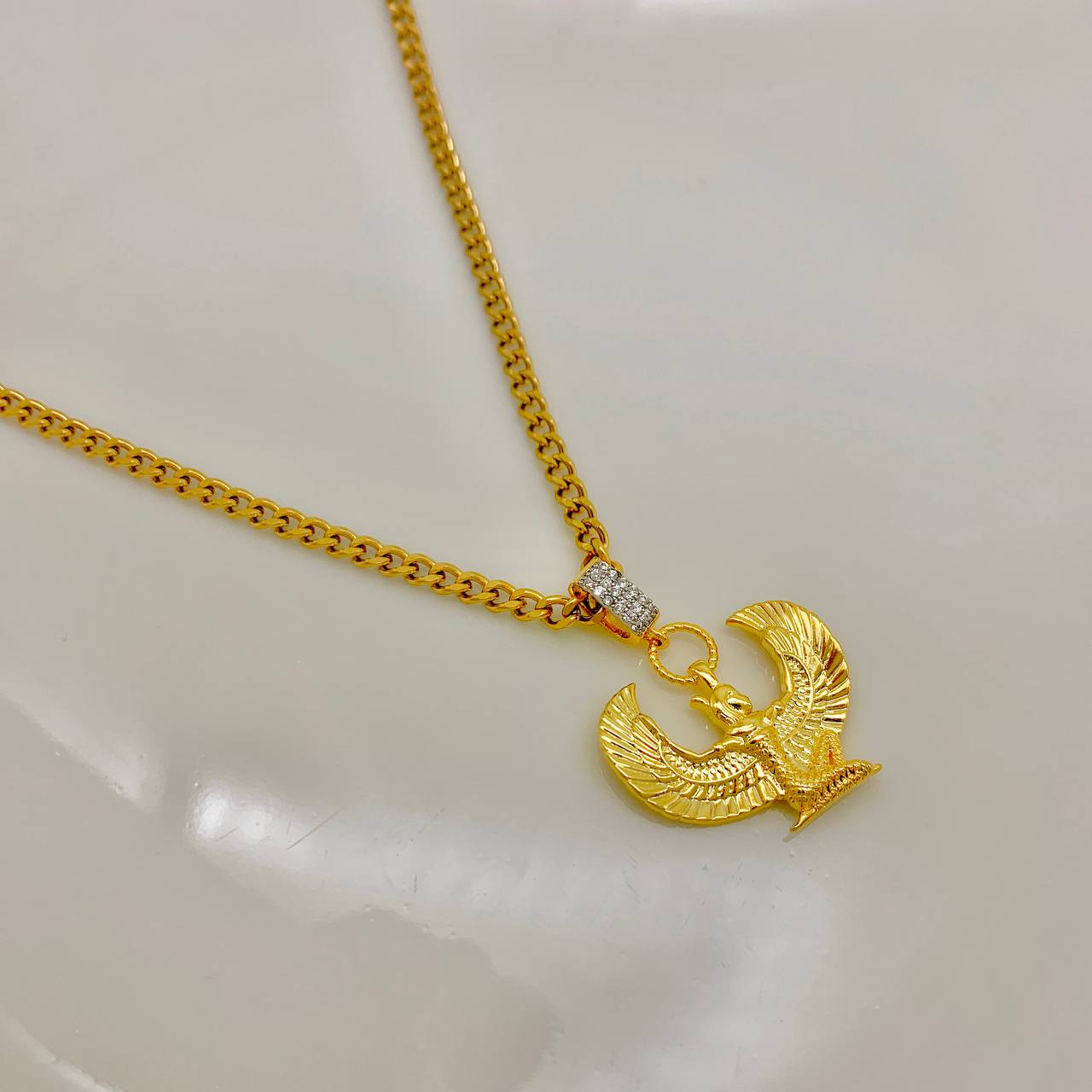 كوليه حورس الذهبي ✨